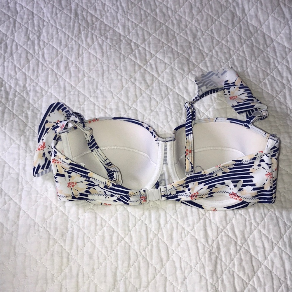 ASOS Ruffled sleeve swim top - Picture 4 of 4